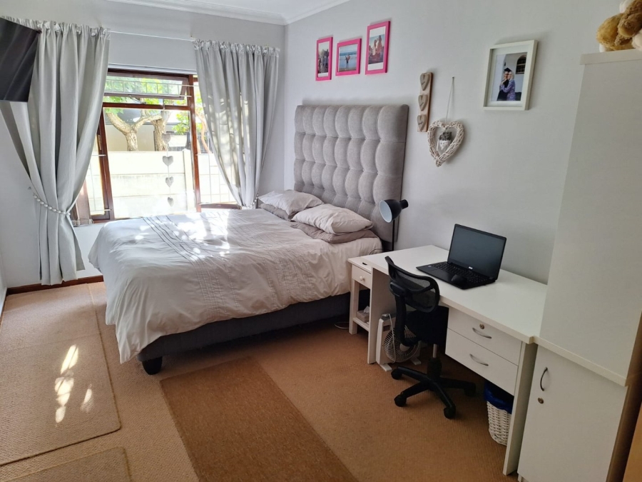 6 Bedroom Property for Sale in Bayview Western Cape